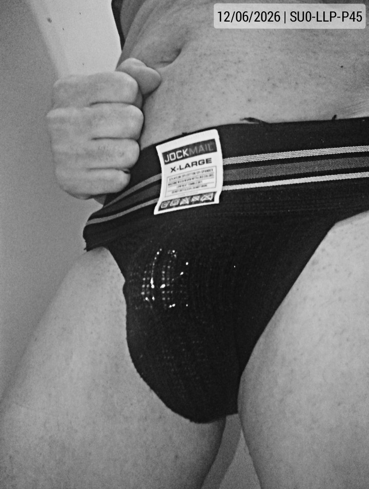 12-06-2026 | Period 29 | Day 39/222 | Cage 4 | I love wearing black underwear, even though it reveals more than it should! But, like a good slave, I even like it! 🤭🛐👊🖤🔒